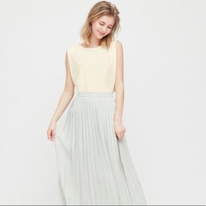 UNIQLO CREPE JERSEY SLEEVELESS T-SHIRT OFF WHITE